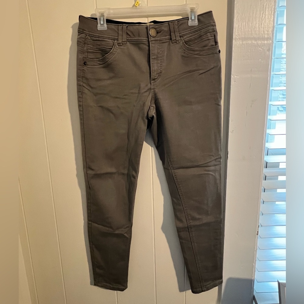 Size 8 stretch democracy, khaki pants